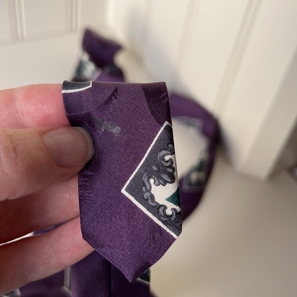𝅺VINTAGE Purple HALSTON 100% Italian Silk Tie - Picture 7 of 8